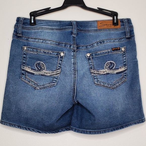 20) Seven7 Distressed Embroidered Denim Shorts Sz. 6 - Picture 2 of 4